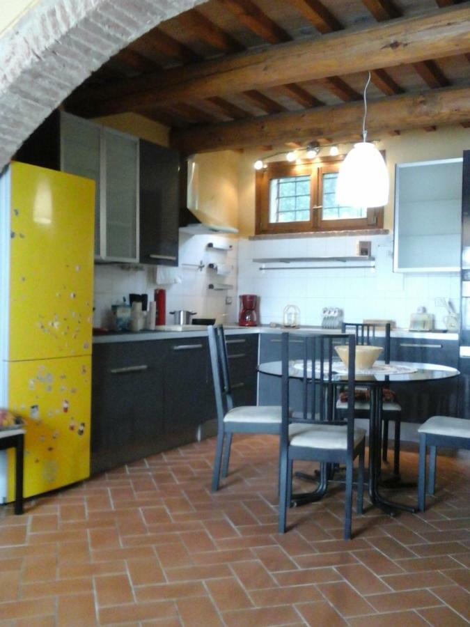 Casa Agostini Apartment Lari Luaran gambar