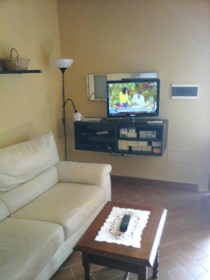 Casa Agostini Apartment Lari Luaran gambar