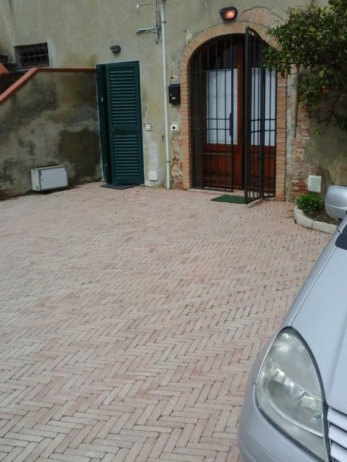 Casa Agostini Apartment Lari Luaran gambar