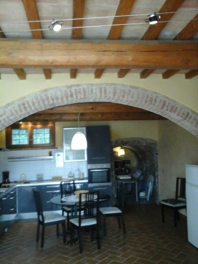 Casa Agostini Apartment Lari Luaran gambar